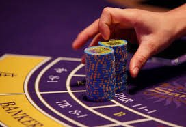 Meja Live Baccarat KDG769 dengan dealer cantik streaming video HD siap 24 jam
